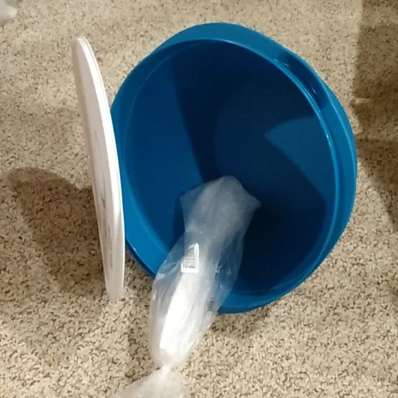 Tupperware Aqua Container - Picture 15 of 15